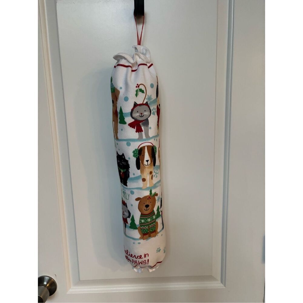 Handmade Plastic Bag Holder- I believe in Santa paws